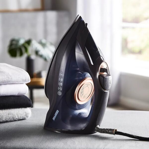 Geepas 2-in-1 ceramic steam iron wet & dry GSI7703N - Image 4