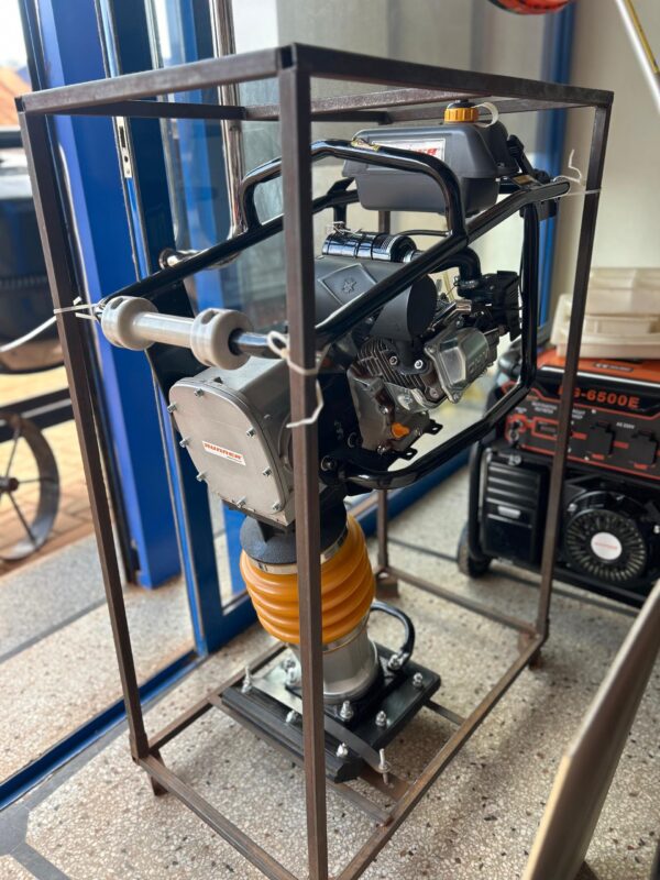 RUNNER Tamping rammer, powered by a loncin japan engine
