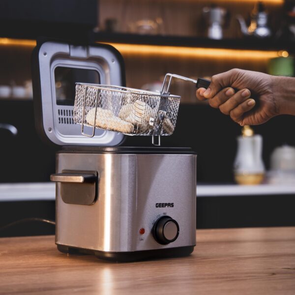 Geepas 1.5 ltrs Deep Fryer with Viewing Window, GDF36016, 2 Years Warranty - Image 5