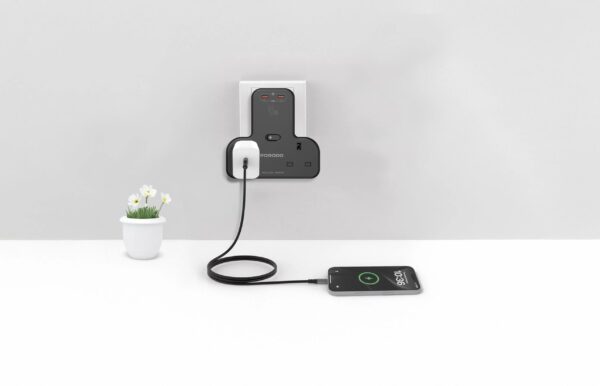 Porodo Multi Port Wall Socket, with 2 USB C Ports Delivering 45W of Charging, With a rated voltage of 250V, 13A Max current, and a power output of up to 3250W - Image 5