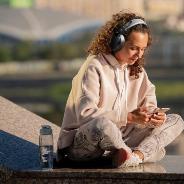 Porodo Soundtec Onyx Sonic Wireless Headphones - ANC | 18Hrs Play Time - Image 3